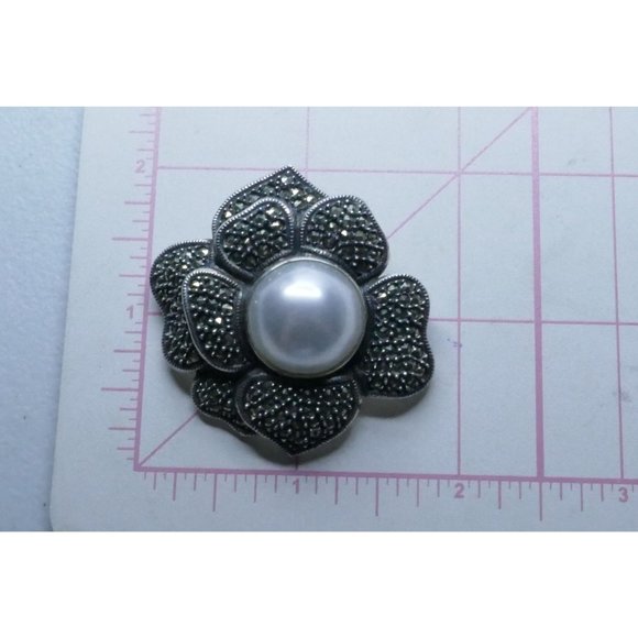 Big Bold Signed Judith Jack Sterling Silver Marcasite Faux Pearl Flower Brooch - Picture 12 of 12